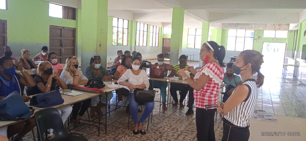 ZuliaMonier's tweet photo. Se reúnen los directores del Poblado de Siboney y de los Distritos 1 y 4 donde se analizan los resultados del ERCE 2019 y el diseño de las acciones para elevar la calidad del aprendizaje desde el Proyecto Educativo Instituciones. 
@JohnstonG110 
#SomosContinuidad https://t.co/u26pO5Tdvv