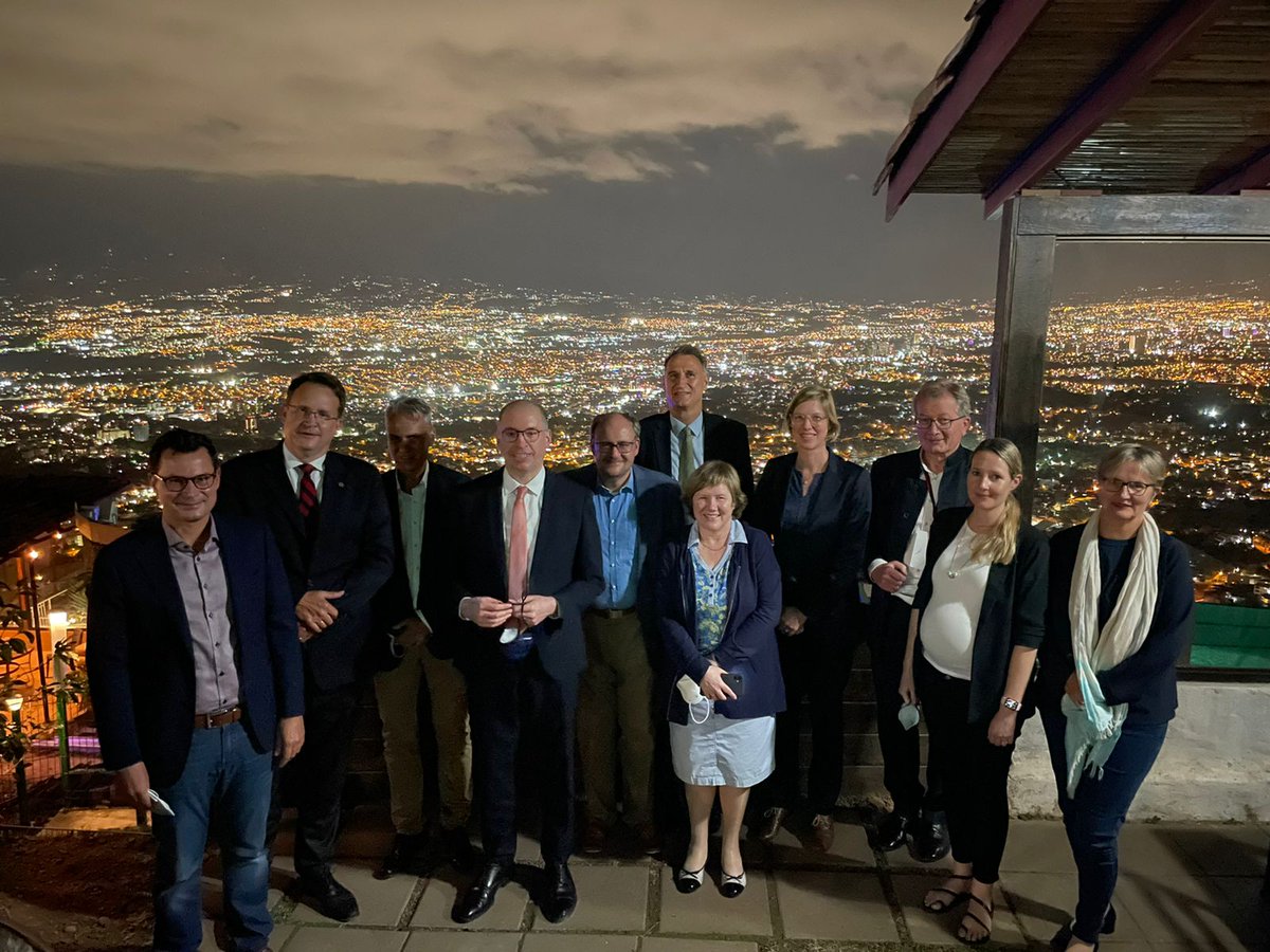 AlemaniaenCR's tweet photo. El Secretario de Estado @NielsAnnen visitó Costa Rica del 6-9 de marzo. Participó en el #ForoALC2030 de @cepal_onu, visitó un proyecto de la cooperación 🇩🇪 sobre turismo sostenible y sostuvo una reunión con el canciller Rodolfo Solano.
Imagen: Embajada Alemana.
1/3 https://t.co/GZLL5vvDxA