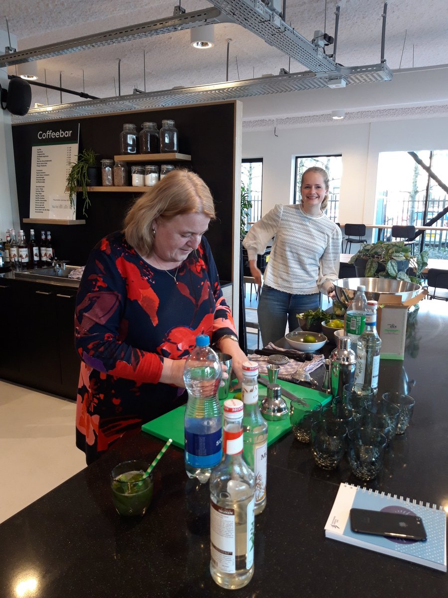 Decanen regio Utrecht aan de shake bij <a href="/ROC_MN/">ROC Midden Nederland</a> bij #horecaentoerismecollege #vmbo #mbo