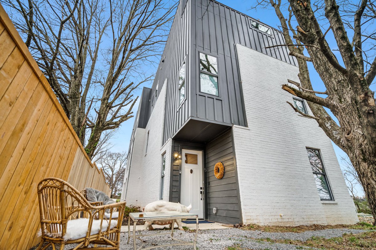 lesohara's tweet photo. Ok folks,
Permit is in hand. Let’s take it live!
Need your help🙏🏽
What picture should be our featured image on @Airbnb
#strfam #strtwit #vrbo https://t.co/AbX4ayRvmo