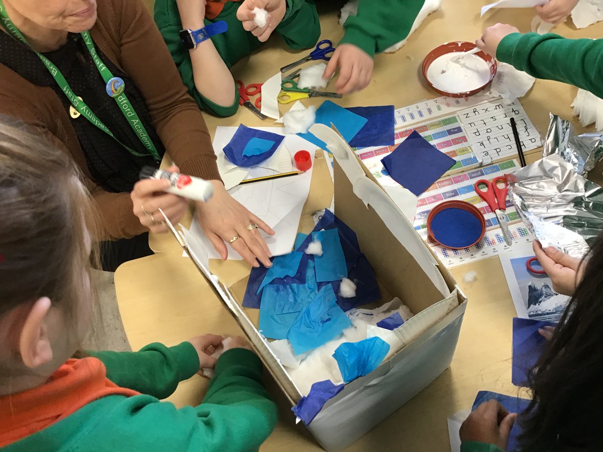 primary_ba's tweet photo. Year 1 had a busy afternoon making habitats for a polar bear and then colour mixing for leaf printing. #leaf #worldbookweek #science #art #ba_primary https://t.co/S4Us3PFVQo