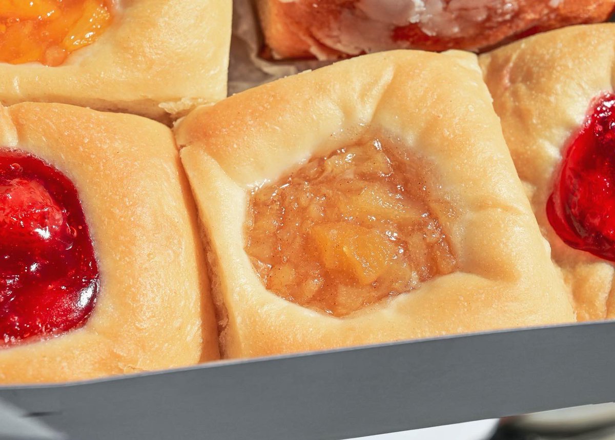 MorningKolaches's tweet photo. Something sweet ❤️

Pc: @Staticscop3 

#seeyouinthemornings #morningskolaches #goodmorning #morning #bestfoodfeed #bestfoodhouston #houston #houstonfoodie #houstonhotspots #food #breakfast #breakfastideas #local #yummy #delicious #fresh https://t.co/fwjRkIKE6q