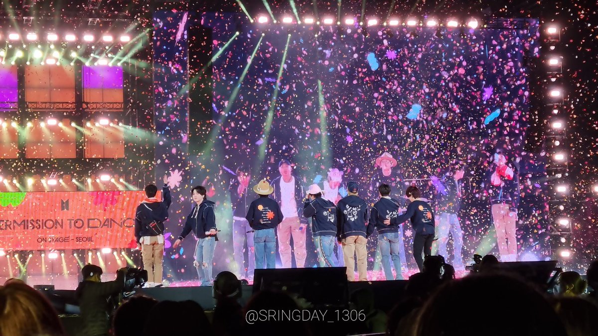 SPRINGDAY_1306's tweet photo. 2념넘게 기다린 콘서트 정말 최고였어ㅠㅠ
너무 즐거웠어 떼창을 못한게 아쉽지만 그래도 볼 수 있는 것만으로도 행복했어💜
#PTD_ON_STAGE_SEOUL
#우리함께라면_허락은필요없어 
#BTS #BTSARMY #BTS_twt https://t.co/MMtbfr7B7S