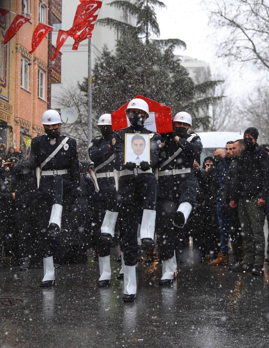 suleymansoylu's tweet photo. İstanbul'da, Şehit Komiser Yardımcımız Abdullah Yasir Binici'nin taziyesindeyiz.

Rabbim, Şehidimizin ailesine sabr-ı cemîl ihsan eylesin.
Şehidimizin makamı âlî olsun inşallah... https://t.co/HktPT1SNxe