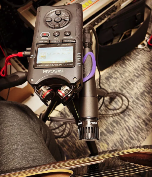 TASCAMpro's tweet photo. Lay down some great-sounding tracks anywhere with a handheld Portastudio that's also an audio interface.
@dryellow46
#TASCAM #tascam_official #portastudio #dr40x #handheldrecorder #digitalrecorder #fieldrecorder #recording #recordingstudio #multitrack #audiointerface https://t.co/TcWsvkCCM1