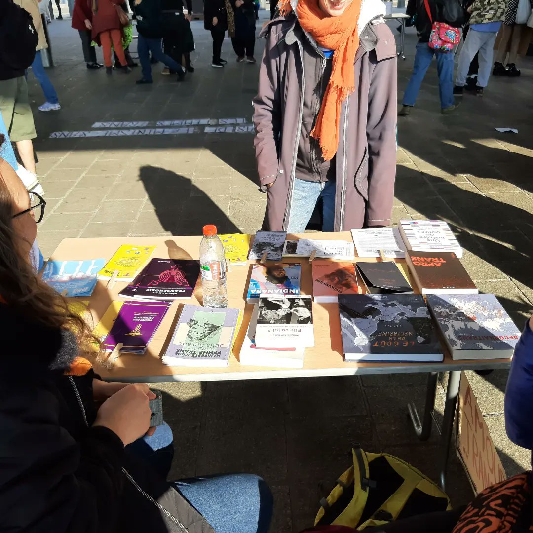 Nous avons profité de l'occupation du Vieux-Port pour mettre en avant la culture et les luttes trans et intersexes sur notre stand avec <a href="/GenresDeLuttes/">Genres de Luttes</a>