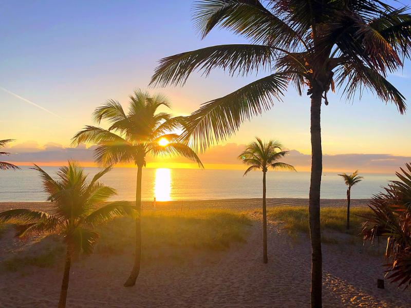 JoeMunno's tweet photo. My friend, Lisa, is a finalist in Plunge Beach Resort’s Story Contest. Help me rally votes: https://t.co/STlZfn6zUk @Plungeresort https://t.co/2wSZ3eXaCI