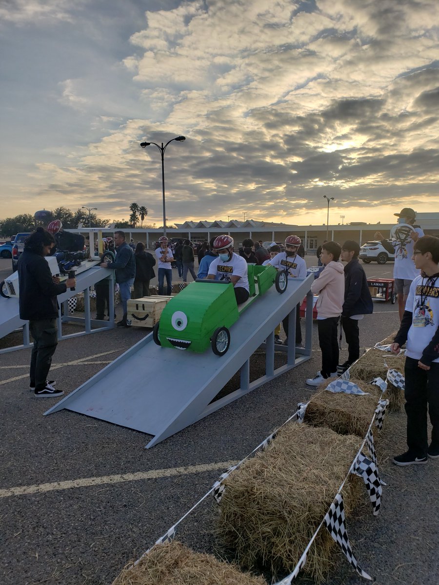MchiAdvautotech's tweet photo. Congratulations to my Soap box derby team for placing 1st. We had a great time building &amp; racing at Tech Wars. @McAllenISDCTE https://t.co/a7qz16A8Pi