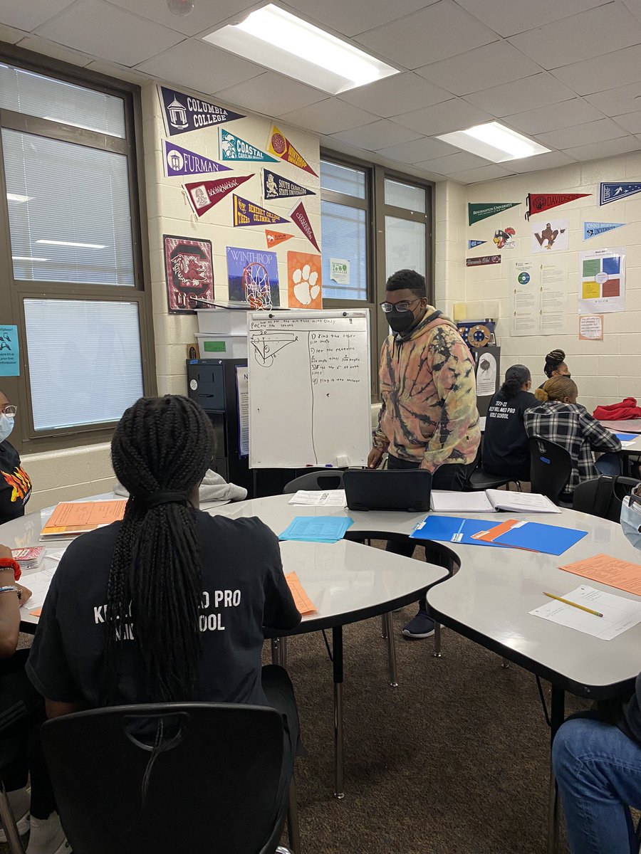 MedPro21's tweet photo. We enjoyed welcoming district leaders from across the nation to see our wonderful AVID demonstration school @KMMPMPanthers this morning. @DrRichardGriff1 @msdrmyers @kmmpmavid @RichlandTwoAVID @RichlandTwo @TarheelEmily04 @DrBennettR2 @R2Magnets @MagnetSchlsMSA https://t.co/5ZKSIc1lmK