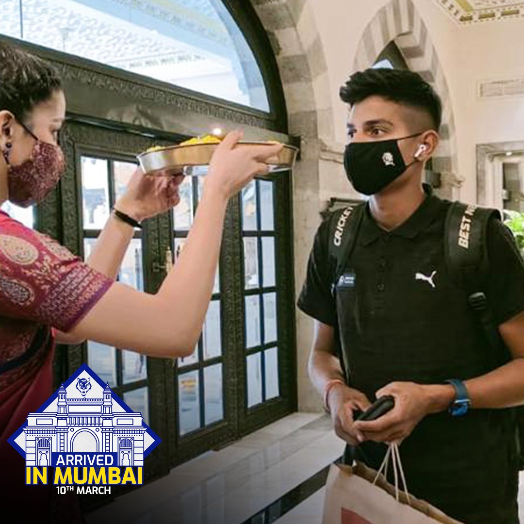IPL 2022: Yash Dhull, Kamlesh Nagarkoti and other Delhi Capitals star arrive at their team hotel ahead of the upcoming tournament, Follow Live Updates