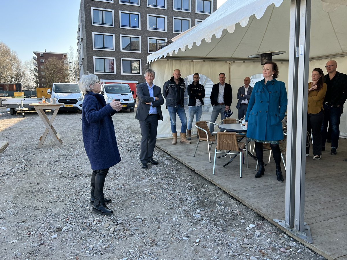 radegraaf's tweet photo. Start bouw van the family @NieuwDelft mooie toevoeging van betaalbare gezinsappartementen @bpd_nl @maakdestad https://t.co/5cB3b7jpRu