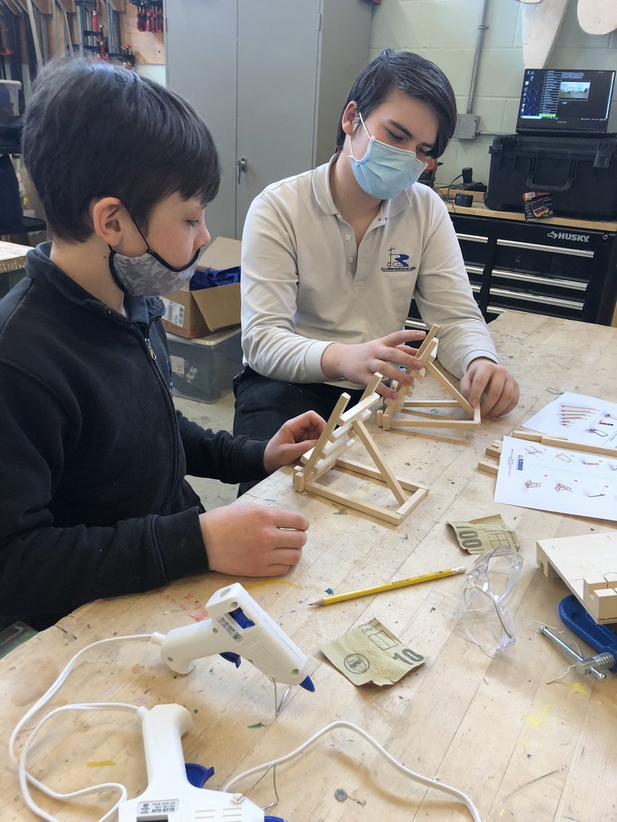 JocelyneSuits's tweet photo. Les élèves de la 8e années de l’ÉSC PRDG à Cambridge explorent les métiers avec des activités d’apprentissage par expérience lors de la semaine d’exploration des métiers spécialisés. @progavenirsec @DReussite #métiersspécialisés #pajo https://t.co/z9CPymQhvH
