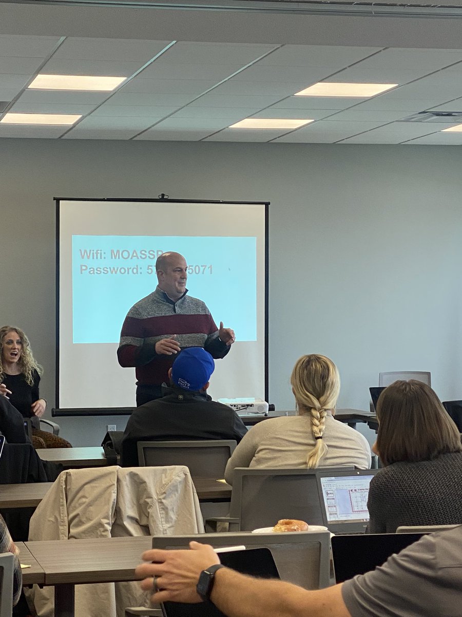 Hanging out with some of my favorite people today! #LeadersToBe #AspiringPrincipals <a href="/MOASSP/">MoASSP</a>