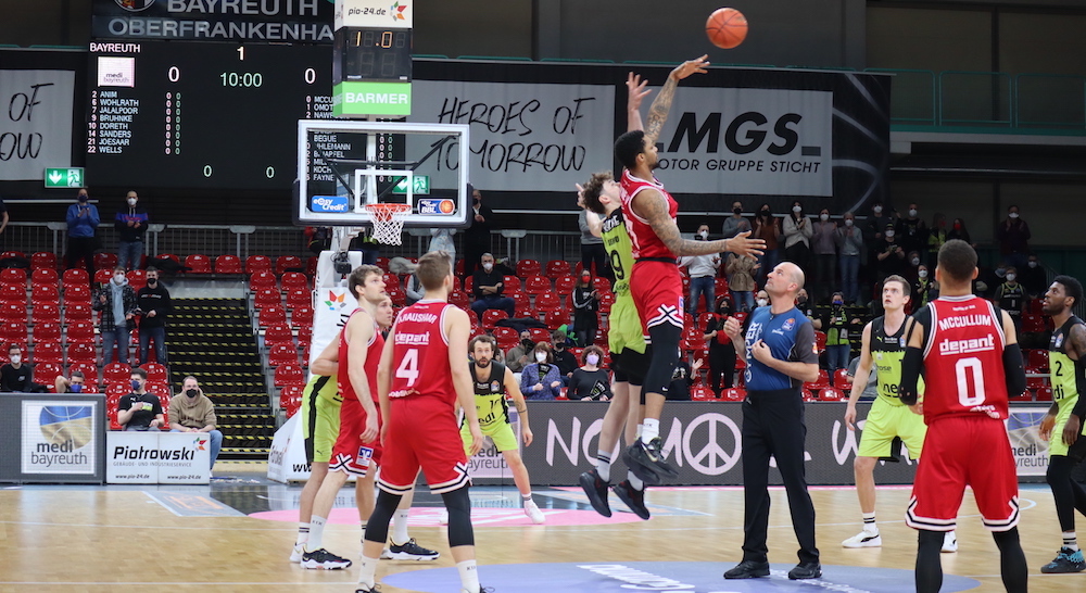 OvertimeAgent's tweet photo. Phil Fayne (@philly_f_baby_) &amp; the @GIESSEN46ers picked up a nice road W yesterday vs. Bayreuth, 95-89.  

After nailing all five of his shots from the field yesterday, Phil's now the only player in Germany's @easyCreditBBL playing at least 20 MPG and shooting better than 70% FG! https://t.co/omUG1AUBj8