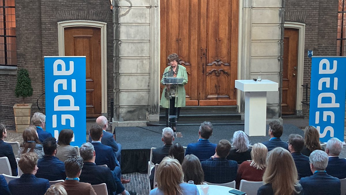 Martin van Rijn tweet media