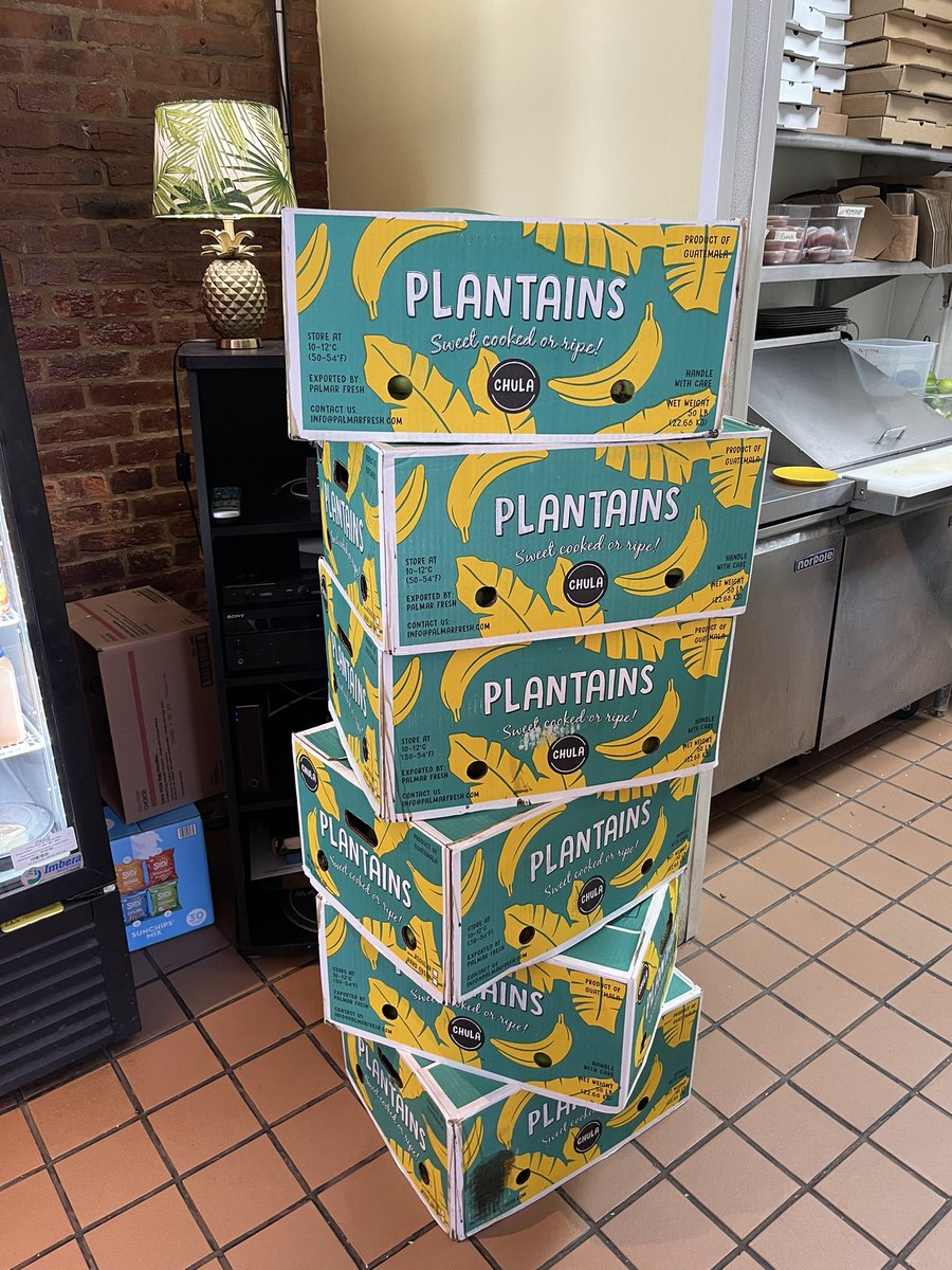 Plantaingirlstl's tweet photo. We go through cases of #plantains a day @MayoKetchupStl #jibaritos #tostones #maduros #mofongo https://t.co/tVkeu4O7zx https://t.co/dKENZCpVia