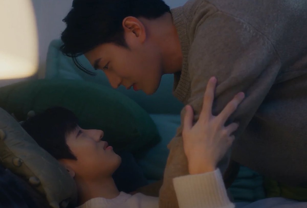 PHUWlNE's tweet image. A SOLUÇÃO DO ERRO ERA OS DOIS SE APAIXONAREM EU TÔ MUITO TRISTE EU TO BIRUTA EU QUERO PULAR 
#SemanticErrorEP8 #SemanticErrorFinale