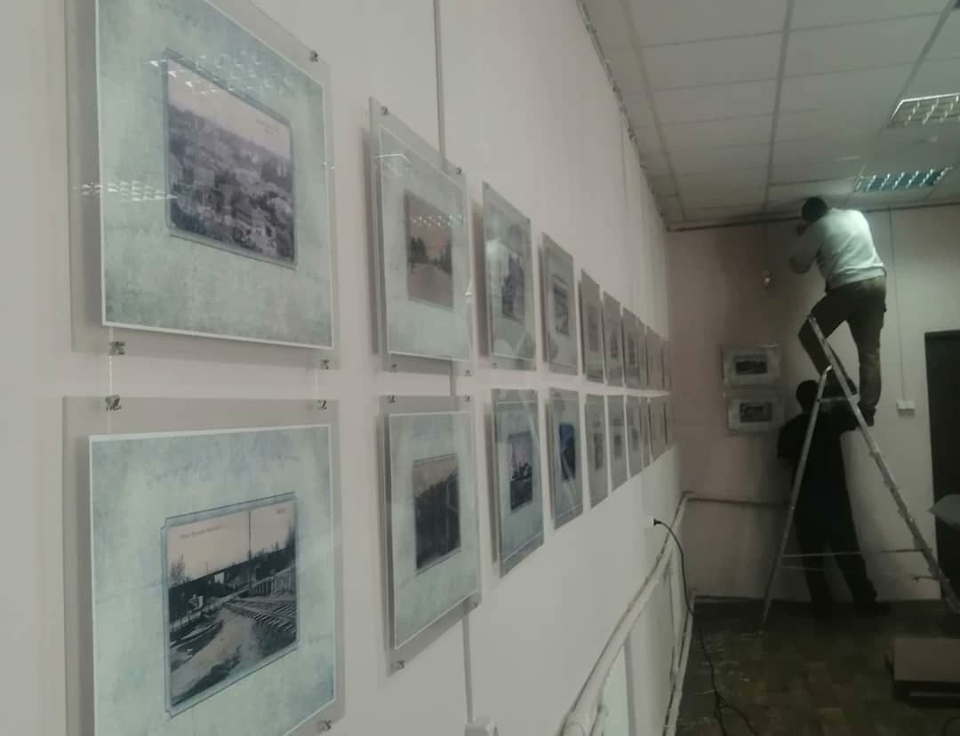 GradKrapivna's tweet photo. Сегодня монтировали в Историко-мемориальном музейном комплексе "Бобрики" (город Донской Тульской области) одну из наших передвижных  выставок - о видовых открытках "Сердечный привет с дороги".

Открытие 15 марта в 15.00.

Музейный комплекс "Бобрики" https://t.co/6aZYbGKd7U