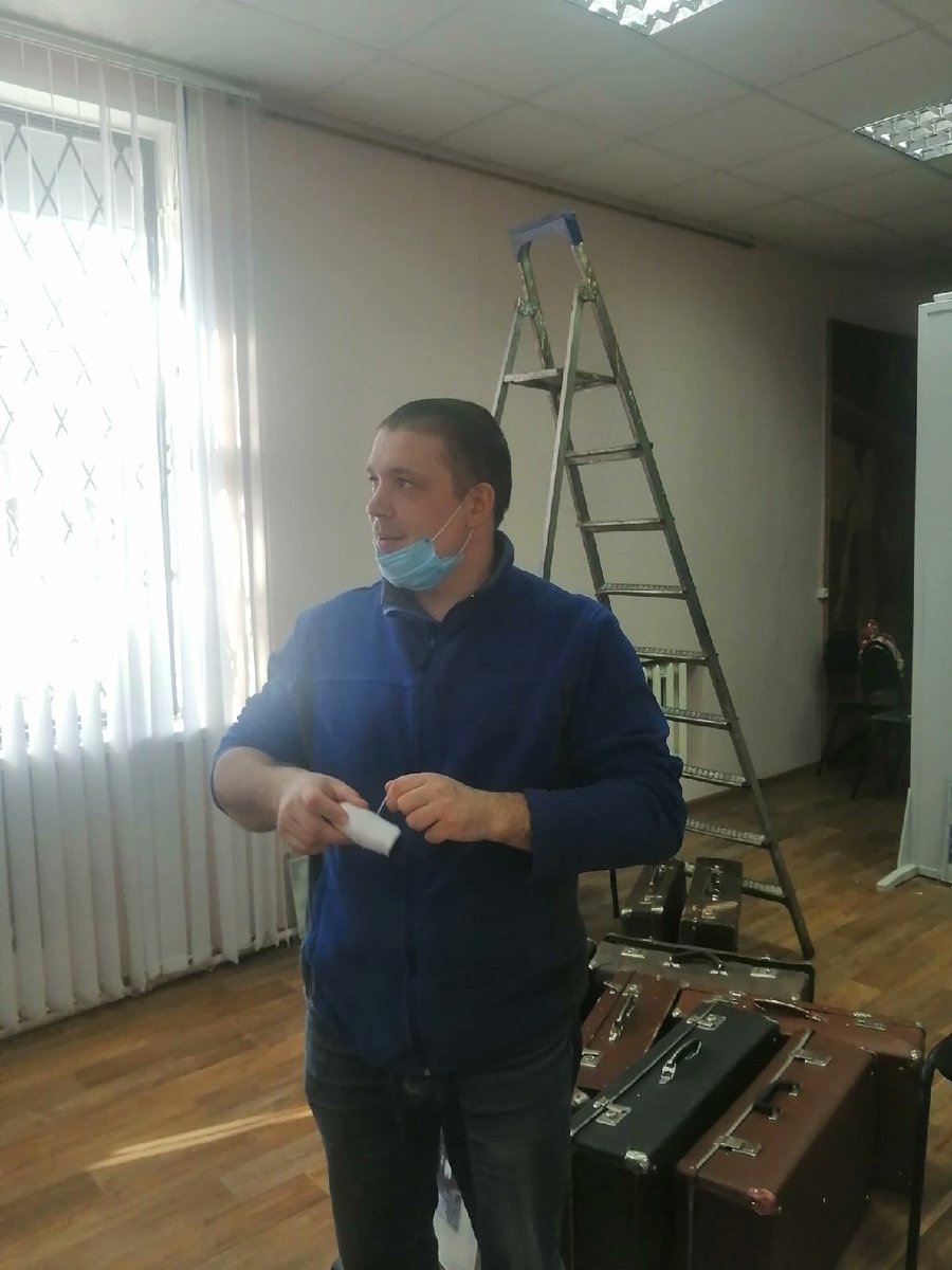 GradKrapivna's tweet photo. Сегодня монтировали в Историко-мемориальном музейном комплексе "Бобрики" (город Донской Тульской области) одну из наших передвижных  выставок - о видовых открытках "Сердечный привет с дороги".

Открытие 15 марта в 15.00.

Музейный комплекс "Бобрики" https://t.co/6aZYbGKd7U