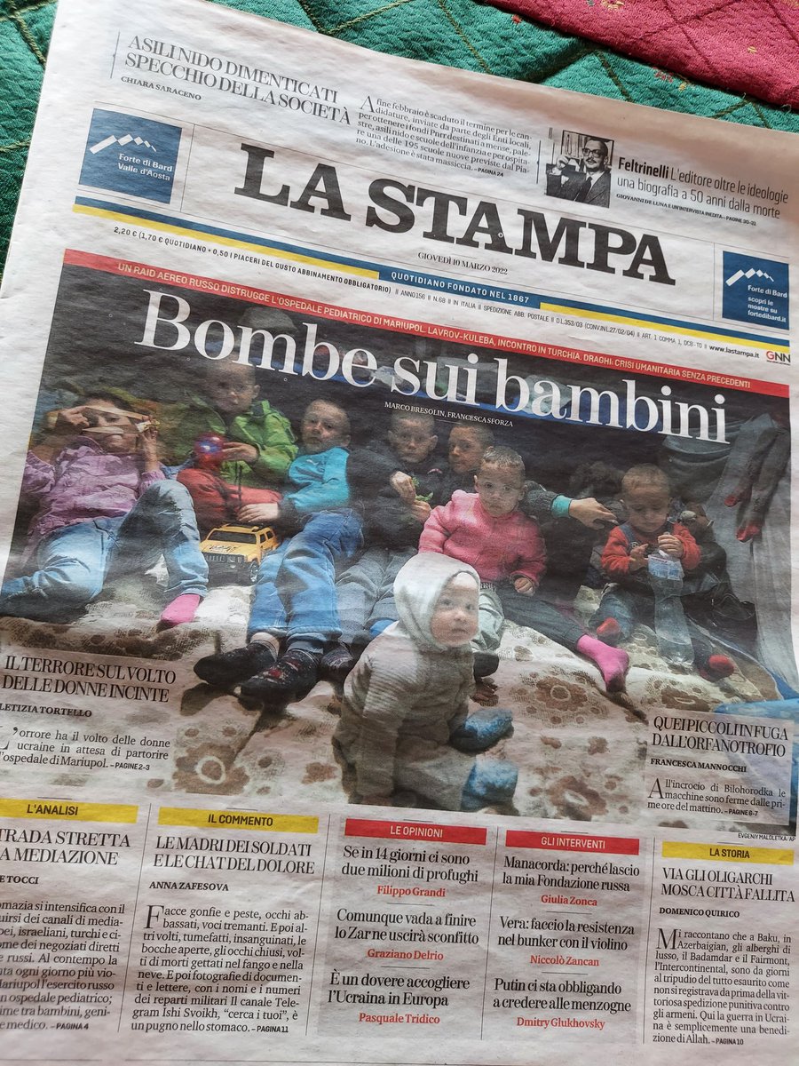 Questa è la guerra e purtroppo è sempre uno schifo perché nei conflitti l'essere umano da il peggio di sé. E per favore non dite: "io certe cose preferisco non vederle" perché magari vi farà sentire meglio ma vi renderà indifferenti. #StopTheWar <a href="/LaStampa/">La Stampa</a>