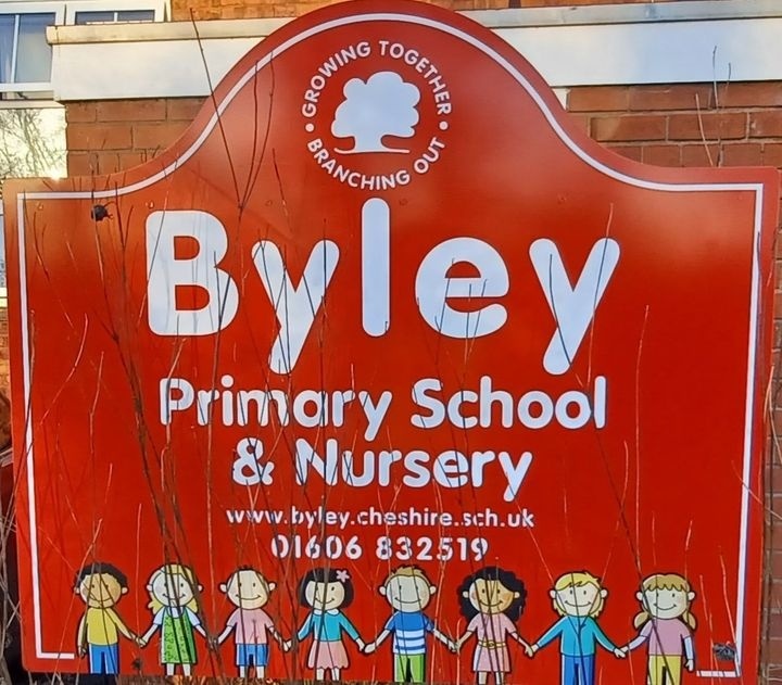 ShakerleyPol's tweet photo. Local officers patrolled outside Byley Primary School this afternoon, to provide reassurance, chatting to pupils, parents and staff, and monitoring the parking following concerns raised. https://t.co/1hsT1kXoWd