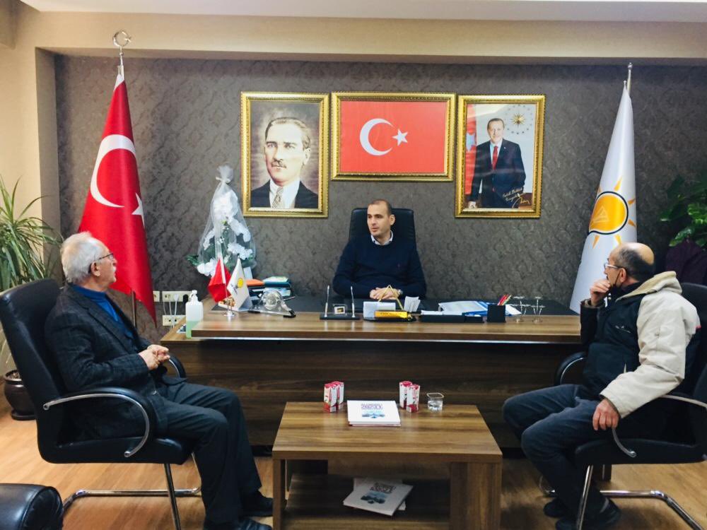 Fatih__Bildik's tweet photo. Ziyaretinden büyük mutluluk duyduğum, imam hatip hocamı ilçe başkanlığımızda misafir ettik. 

Kıymetli Hocam Cemil Erkan ‘a nazik ziyareti ve değerli hediyesi için çok teşekkür ediyorum. 

#KalbimizAltındağ 

@akaltindag https://t.co/bQlKBoveae
