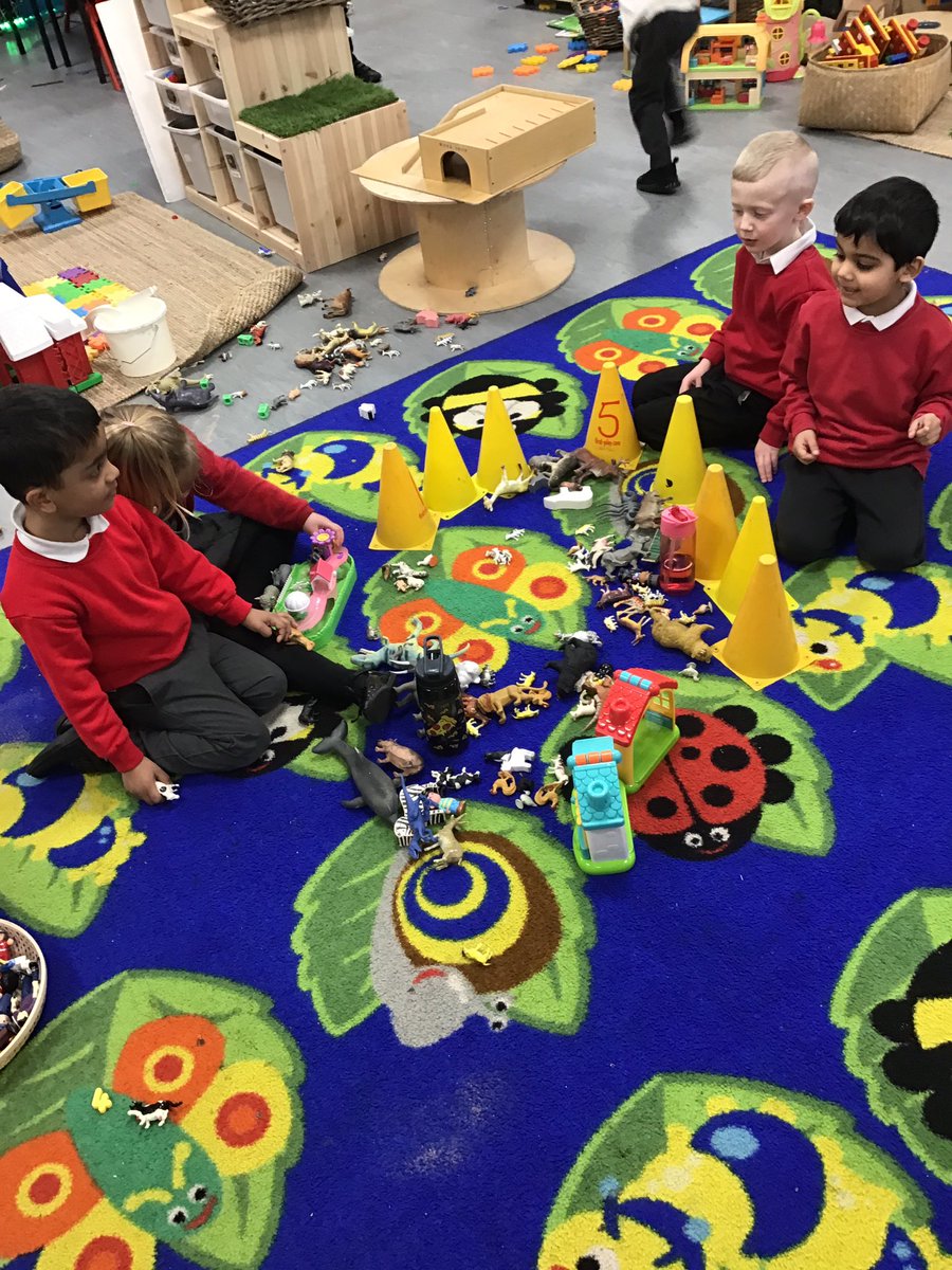MissHPatelKMPA's tweet photo. Class 4 busy during explorer time ☺️@kestrelmead https://t.co/v9coCBKfzI