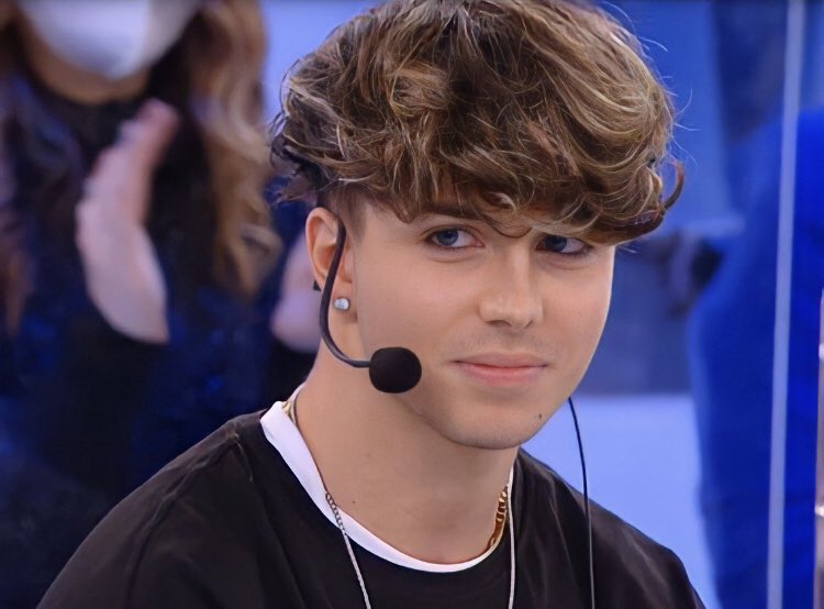 tblu56's tweet photo. La verità è che Mattia era l'unico ballerino di latino che veramente piaceva a tutti e al quale non manca nulla: ha grinta, forza, sensualità, tecnica, sa coinvolgere il pubblico e tutto questo a soli 18 anni!
La verità è che Mattia ha sempre meritato molto di più #Amici21 https://t.co/K1gu7CjdU4
