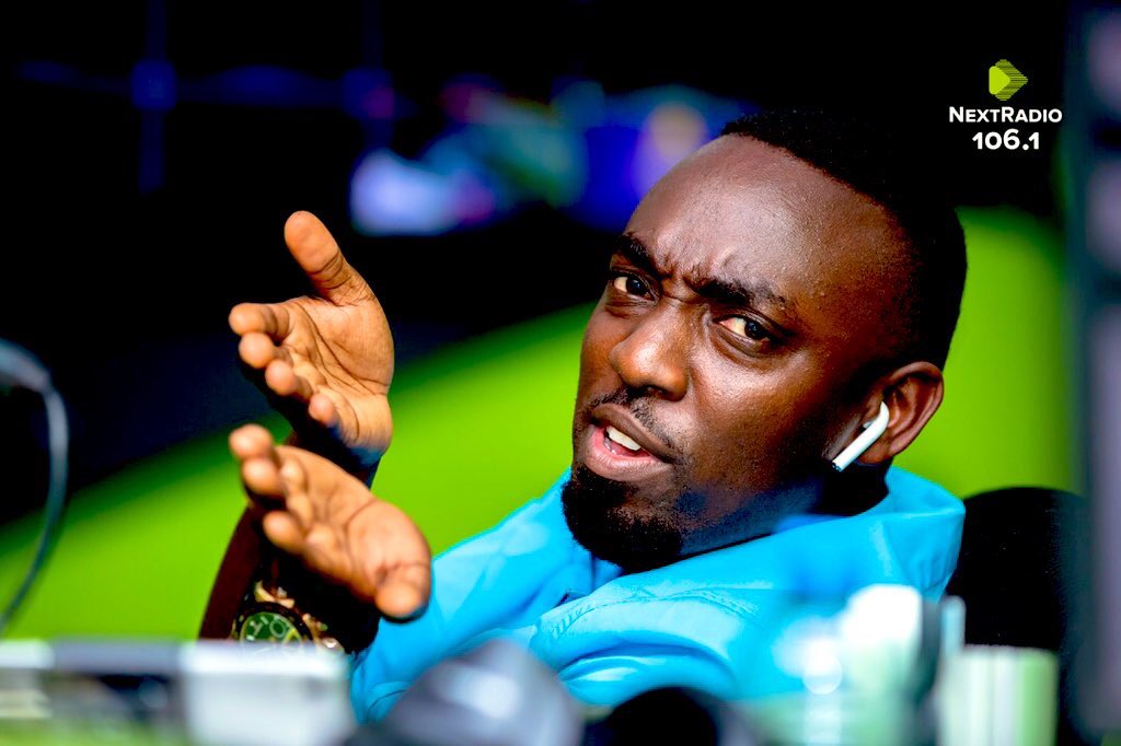 RonnieMcVex's tweet photo. So @CanaryMugume said he leaves 600k for kameeza everyday and people are shouting?
Like really????
Men, is this how low we are dropping?
I expected men who think better for this country to actually condemn it and say that’s little.
#NxtTransit @nextradio_ug https://t.co/e2MrldwAsc