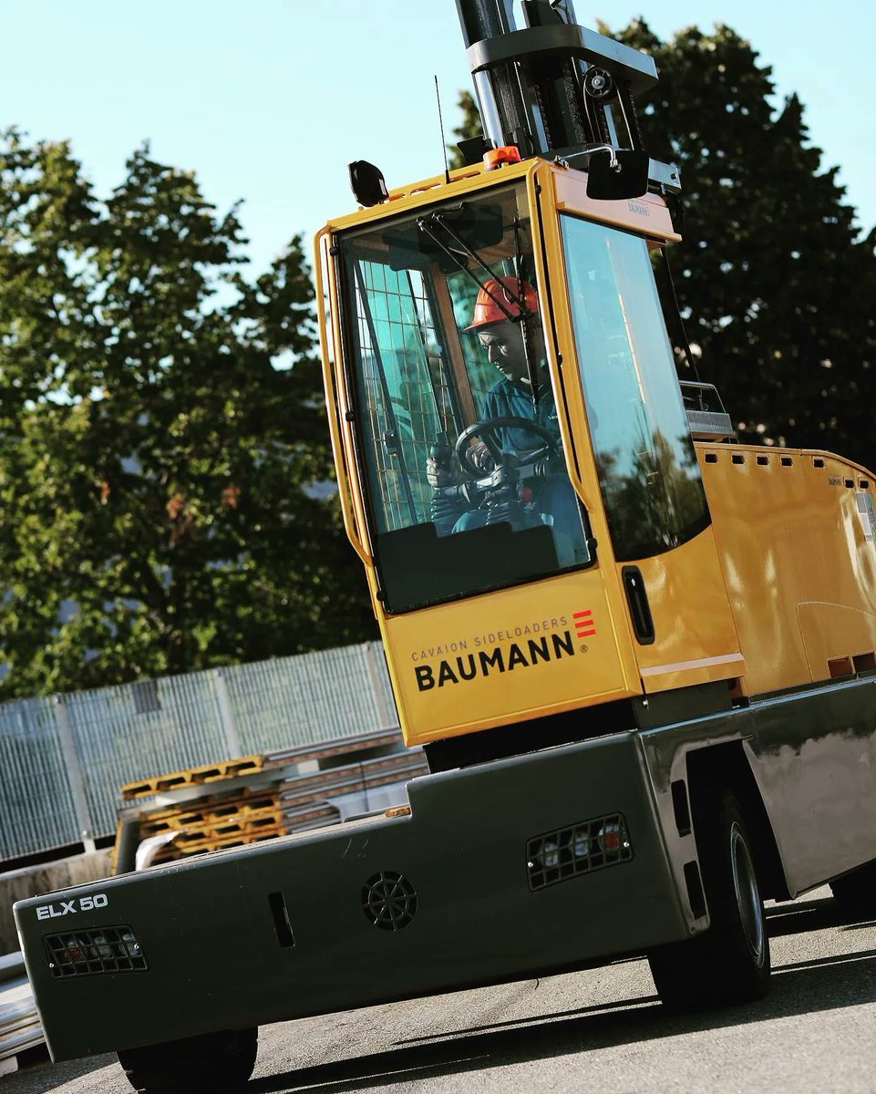 BaumannSrl's tweet photo. Italian steel products specialists Lodagroup has over 40 years' experience working from two bases in Lombardy. Delivered in 2017, this Baumann 120 volt electric ELX 50 sideloader with triplex mast works in tight spaces inside and out. 👍
#longloads #logistics #steel #mhe https://t.co/TZAfGY9x3i