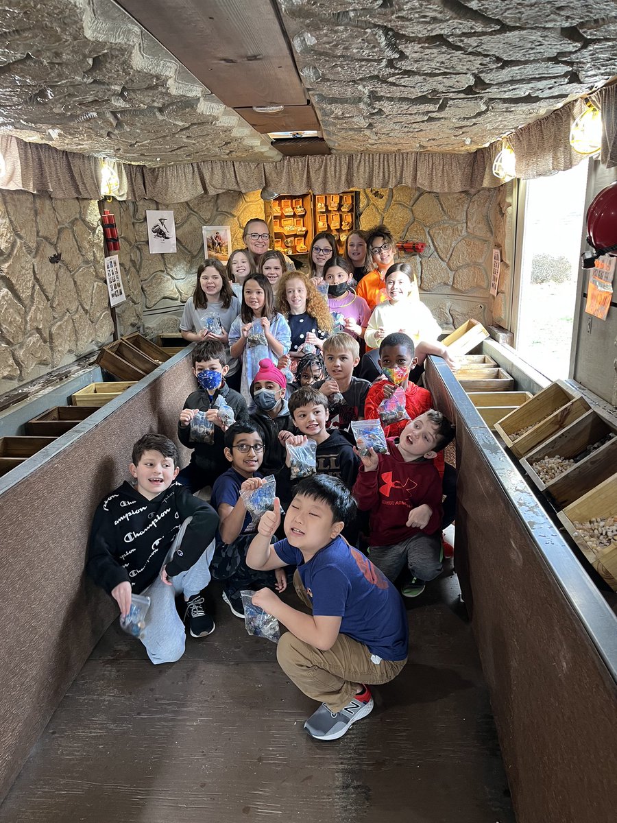 MPE_Mustangs's tweet photo. 3rd Grade and Ms. Britton’s class enjoy a visit from Diamond Del! #mpesem #rocksandminerals https://t.co/JcwK0vEgLa