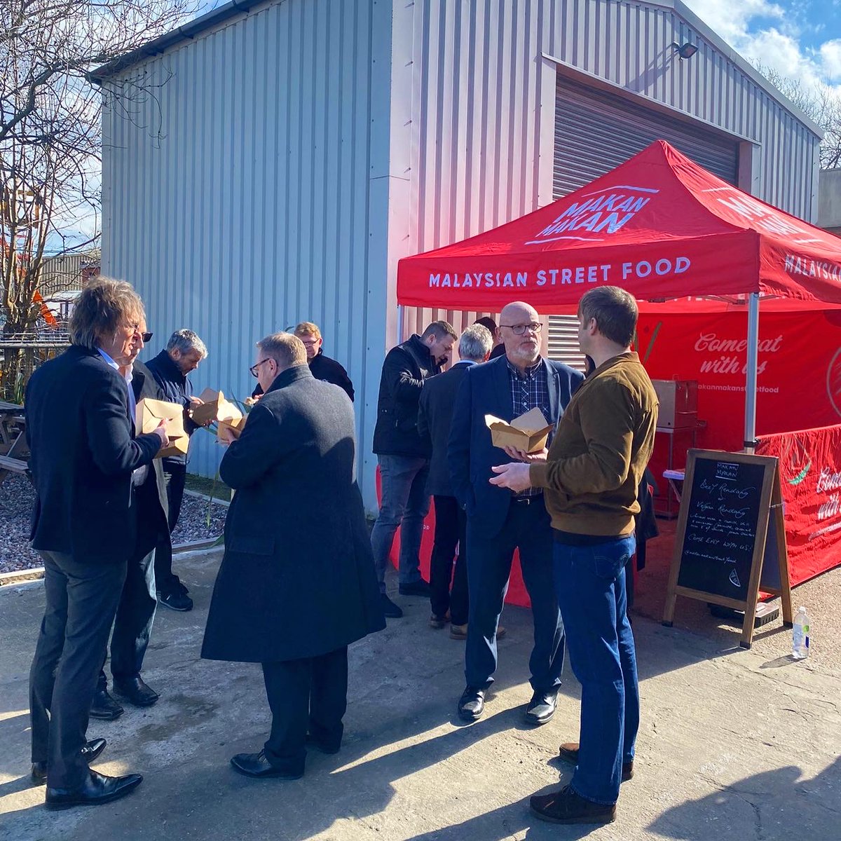 ActOnFinishing's tweet photo. This Thursday was all about delicious & healthy Malaysian street food from Makan Makan 🥗🌞 and great company as we were visited by the Coventry and Warwickshire Aerospace Forum team. ✈
#actonfinishing #cwaf #malaysianstreetfood #aerospaceengineering #gbmfg #ukmfg https://t.co/2MwiuJaaui
