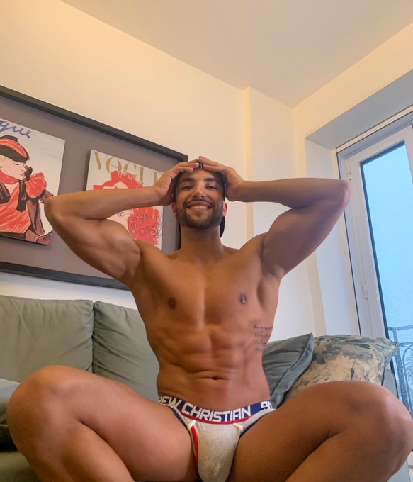 https://t.co/73eHLmW7J4  Here you have the link for our twin hot page! Today me and my twin had a great