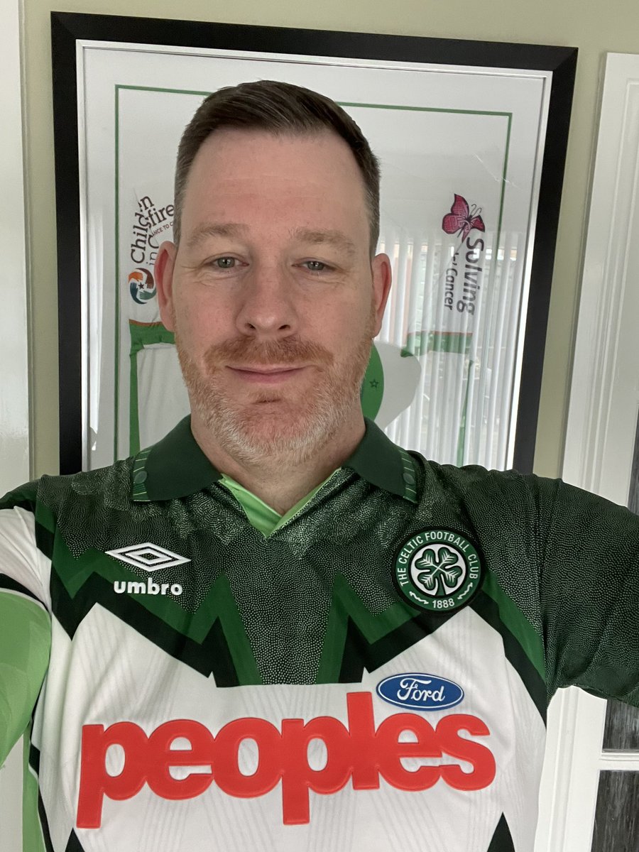 67mouldy67's tweet photo. From exciting gold coloured strips to the bizarre coloured ones !

What’s the most bizarre coloured Celtic strip you have ? 🍀

#outoflockdown
#afewpoundsup
#wearstripthatfitslol
#CelticFC
#trainingtop
#bizarrecolourtheme
#umbro
#1991-1992 https://t.co/V3sgrJj5gt