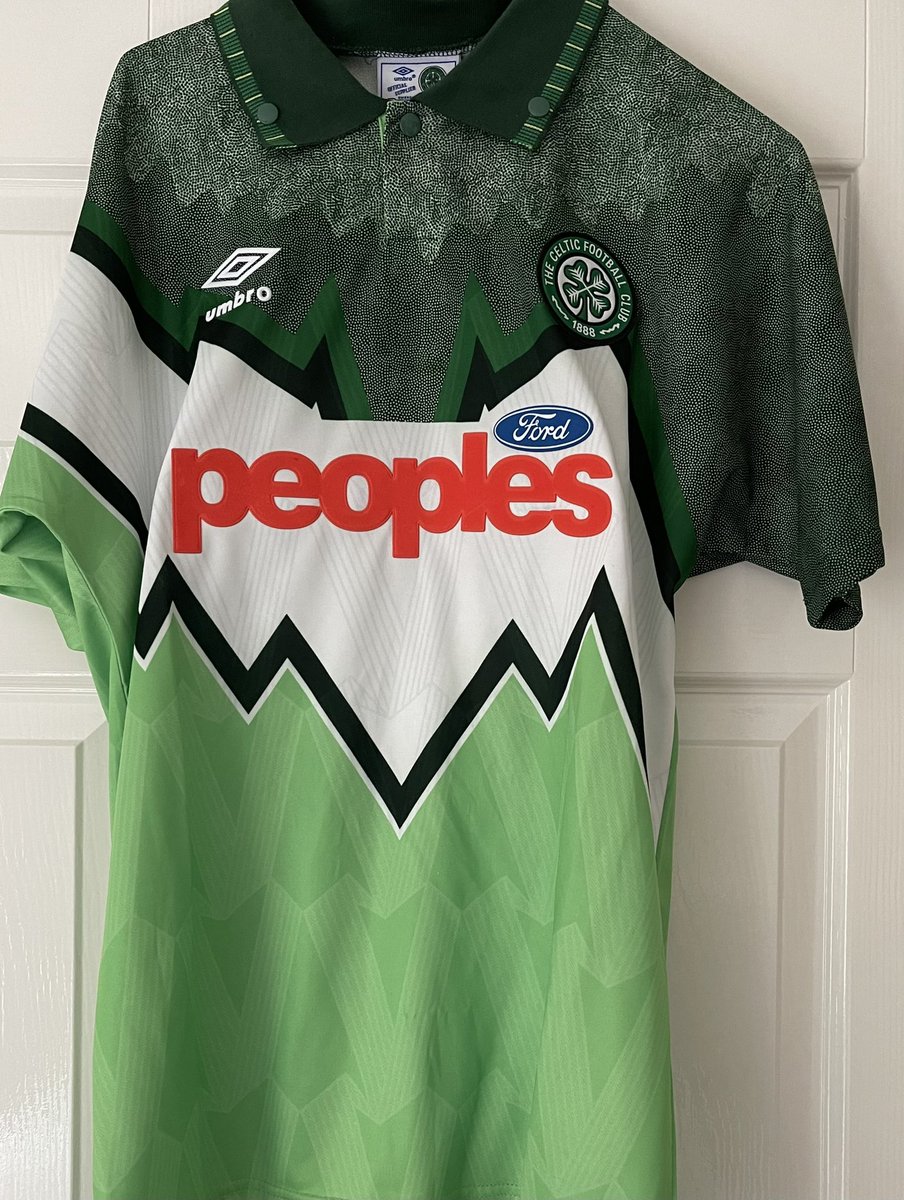 67mouldy67's tweet photo. From exciting gold coloured strips to the bizarre coloured ones !

What’s the most bizarre coloured Celtic strip you have ? 🍀

#outoflockdown
#afewpoundsup
#wearstripthatfitslol
#CelticFC
#trainingtop
#bizarrecolourtheme
#umbro
#1991-1992 https://t.co/V3sgrJj5gt