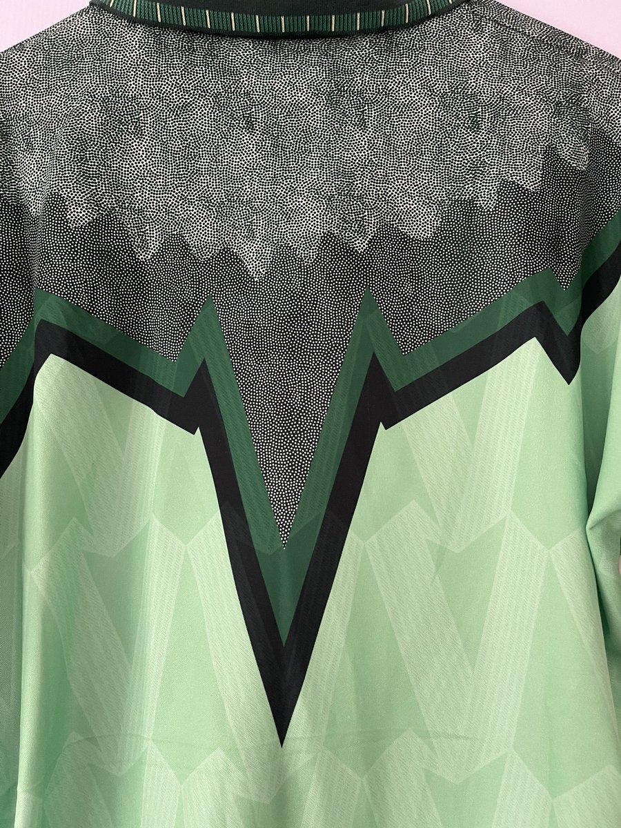 67mouldy67's tweet photo. From exciting gold coloured strips to the bizarre coloured ones !

What’s the most bizarre coloured Celtic strip you have ? 🍀

#outoflockdown
#afewpoundsup
#wearstripthatfitslol
#CelticFC
#trainingtop
#bizarrecolourtheme
#umbro
#1991-1992 https://t.co/V3sgrJj5gt