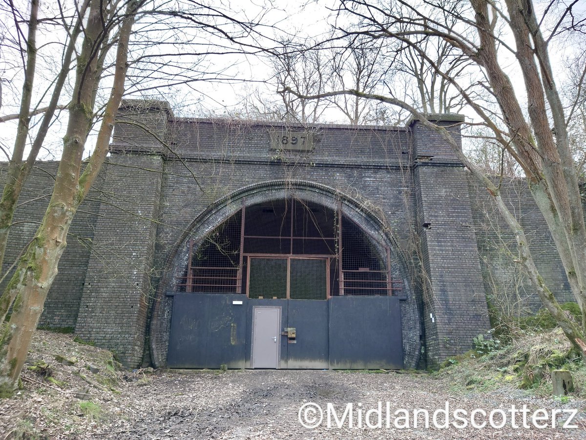 Midlandscotterz's tweet photo. Railway walk along the Catesby Tunnel & Catesby Viaduct along the Former Great Central Main Line (GCR) #Railwaywalks #Catesby #CatesbyTunnel #heritage #railway #beaching #disusedrailwaytunnel #GCR #GCML
#Midlandscotterz https://t.co/OPxsh6unue