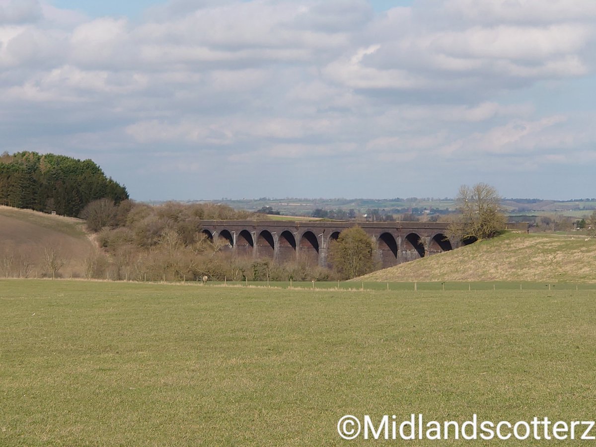Midlandscotterz's tweet photo. Railway walk along the Catesby Tunnel & Catesby Viaduct along the Former Great Central Main Line (GCR) #Railwaywalks #Catesby #CatesbyTunnel #heritage #railway #beaching #disusedrailwaytunnel #GCR #GCML
#Midlandscotterz https://t.co/OPxsh6unue