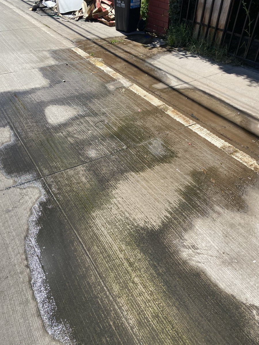 MSFC_83's tweet photo. @SMAPA_MAIPU @SISS_CHILE por favor solución a filtración de agua en pasaje Toscanini 5397 Maipú. Meses perdiendo el agua y aún no se repara. https://t.co/hr5mwNJfDw