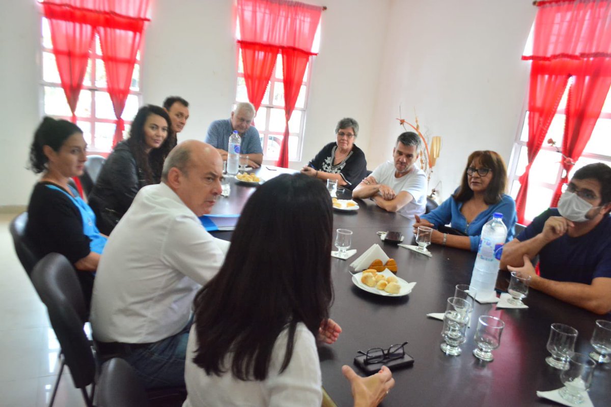 Con <a href="/JuanZabaletaOK/">Juan Zabaleta</a> y equipo visitamos las localidades de Villa Olivari y San Miguel, hicimos entrega de asistencia a damnificados por el fuego y nos comprometimos a seguir trabajando por #Corrientes. Gracias Ministro por tu presencia y acompañamiento.