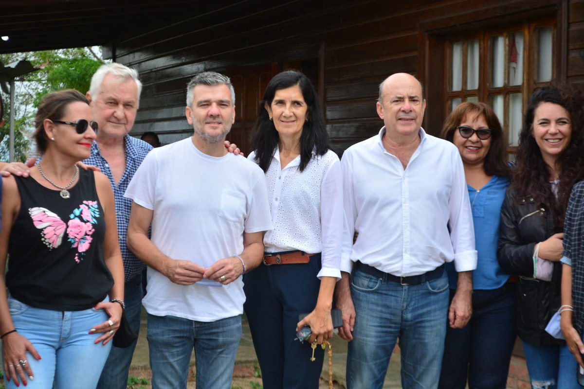 gacanteros's tweet photo. Con @JuanZabaletaOK y equipo visitamos las localidades de Villa Olivari y San Miguel, hicimos entrega de asistencia a damnificados por el fuego y nos comprometimos a seguir trabajando por #Corrientes. Gracias Ministro por tu presencia y acompañamiento. https://t.co/zKp7luvzoO