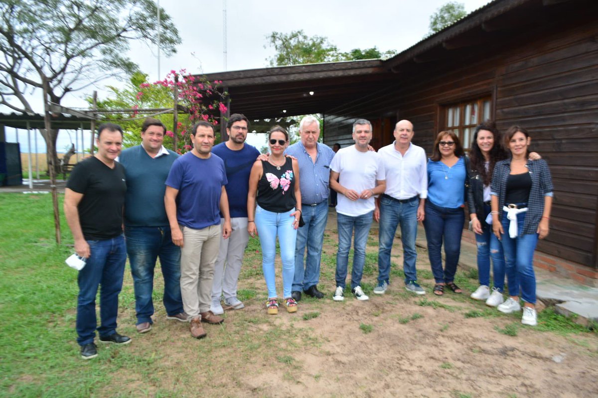 gacanteros's tweet photo. Con @JuanZabaletaOK y equipo visitamos las localidades de Villa Olivari y San Miguel, hicimos entrega de asistencia a damnificados por el fuego y nos comprometimos a seguir trabajando por #Corrientes. Gracias Ministro por tu presencia y acompañamiento. https://t.co/zKp7luvzoO