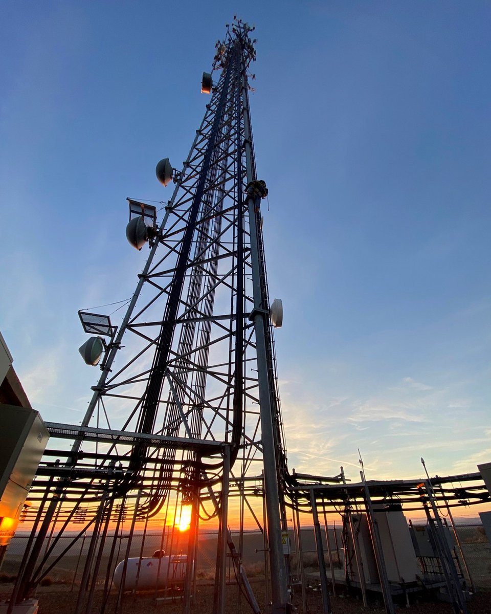 LegacyTowers's tweet photo. And a nice bit of lighting for a tower in Eastern Oregon. See all those microwave dishes up there? Each one has to be have a clear line of sight (and precise alignment) to work right. We're making sure all is well. #LegacyTowers #WirelessWizards #KeepingYouConnected https://t.co/uPvhW5nTRX