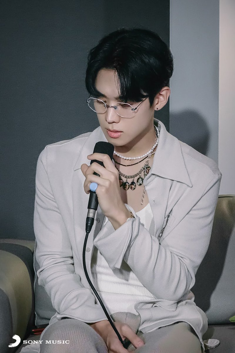 LifeDemian's tweet photo. [🍊] Com 9,5% dos votos:

-HOME TOURS MUSIC
-Revista BEAUTY+ - LOOK 3
-Entrevista 'ICONtv'
(1/2)

#HAPPY_DEMIAN_DAY #Demian2ndDebutAnniversary #2YearsWithDemian #DEMIAN #데미안 
@DemianStaff https://t.co/SPtLdsItPg