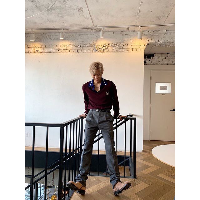 LifeDemian's tweet photo. [🍊] Com 9,5% dos votos:

-HOME TOURS MUSIC
-Revista BEAUTY+ - LOOK 3
-Entrevista 'ICONtv'
(1/2)

#HAPPY_DEMIAN_DAY #Demian2ndDebutAnniversary #2YearsWithDemian #DEMIAN #데미안 
@DemianStaff https://t.co/SPtLdsItPg