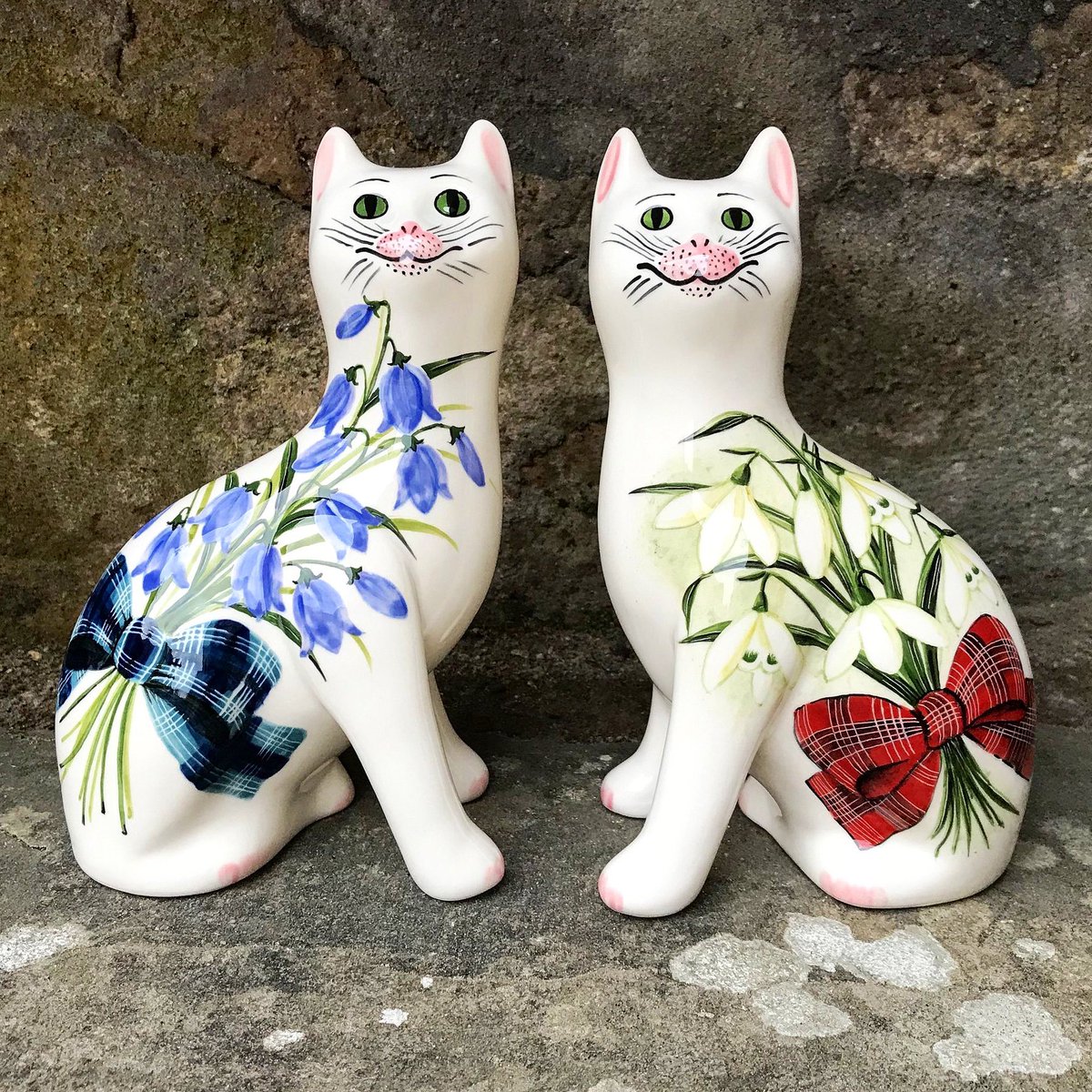 Bluebells or Snowdrops?💙🤍

Which is your favourite?🎀❤️