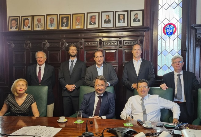 lideco1915's tweet photo. El 08.03.22 las autoridades del CMyA de LIDECO recibieron al Presidente del Centro Iberoamericano de Arbitraje @CIAR_Arbitraje, Dr. @JavierIscar en la sede social de la gremial. El productivo encuentro alentó el desarrollo de proyectos a futuro.
https://t.co/GIwF2srOXI https://t.co/aaucum5C61