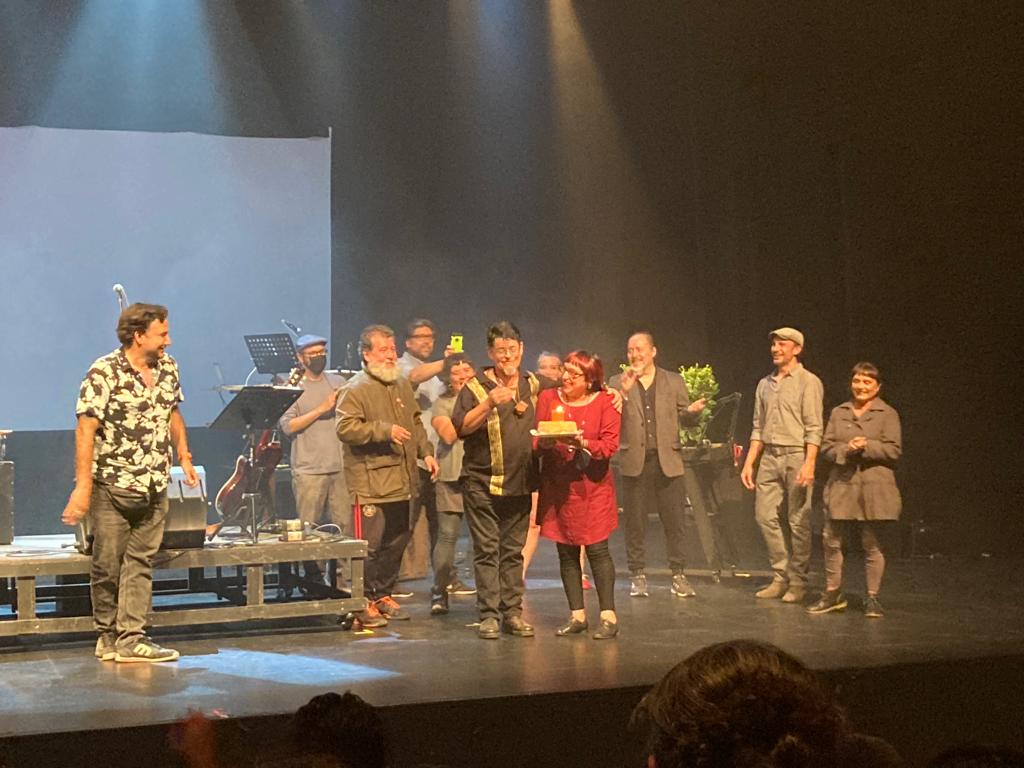 fundteatroamil's tweet photo. Algunas imágenes de lo que fue la presentación de #CauriPacsa en @Matucana100, donde además se celebró el cumpleaños de @joevasconcellos, quien musicaliza esta obra. https://t.co/wZm5H5xvnG