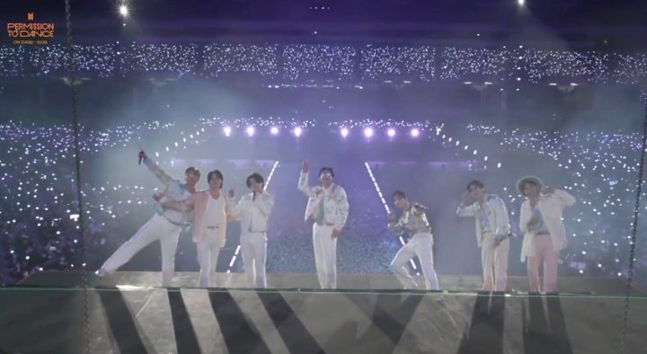 btsunike08's tweet photo. ✾ — HILO DE FOTOS —
· Permission to dance: On Stage  Seúl. 

#BTSARMY #BestFanArmy  #iHeartAwards @BTS_twt https://t.co/gjhCFdg0h7