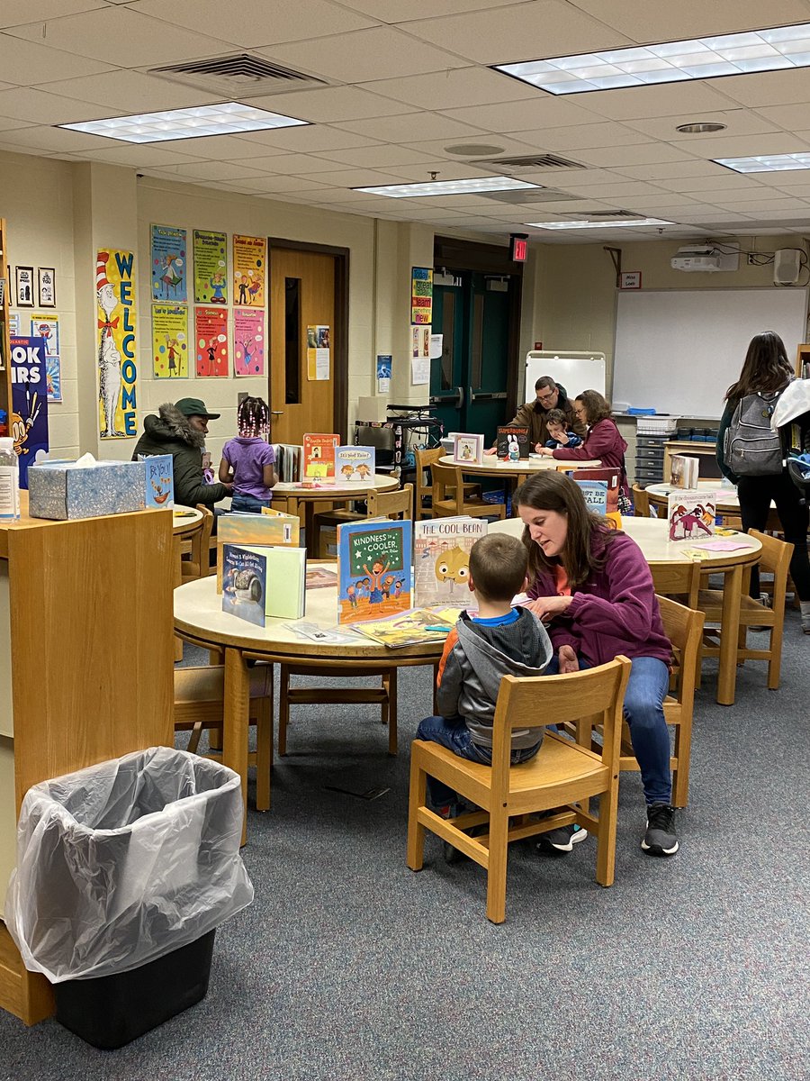 Our youngest bulldogs had a fun night and met new friends  🐾#buildingbulldogswsd <a href="/WilsonSchlDist/">Wilson School District</a>
